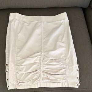 XCVI Cream Ruched  Skirt w Fun Detail